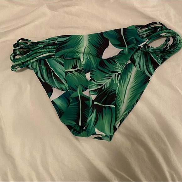 Cupshe bathing suit - Picture 2 of 3